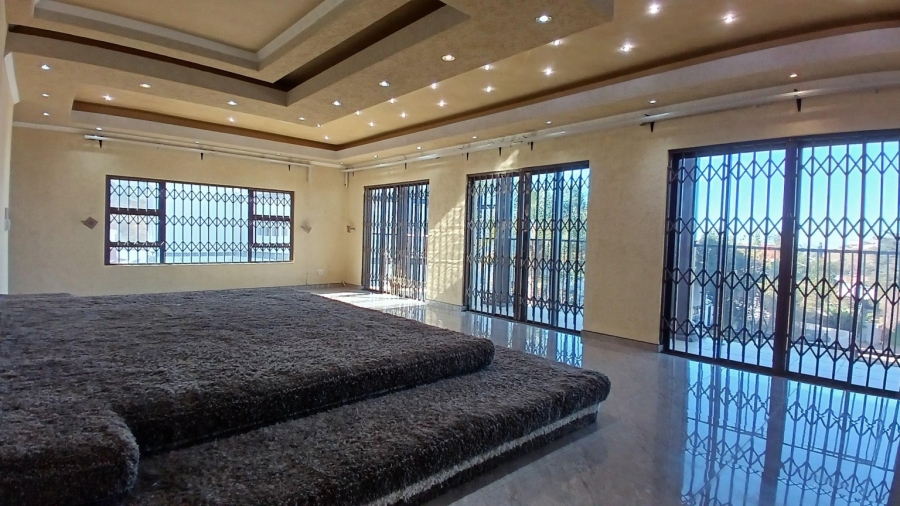 To Let 6 Bedroom Property for Rent in Oakdene Gauteng