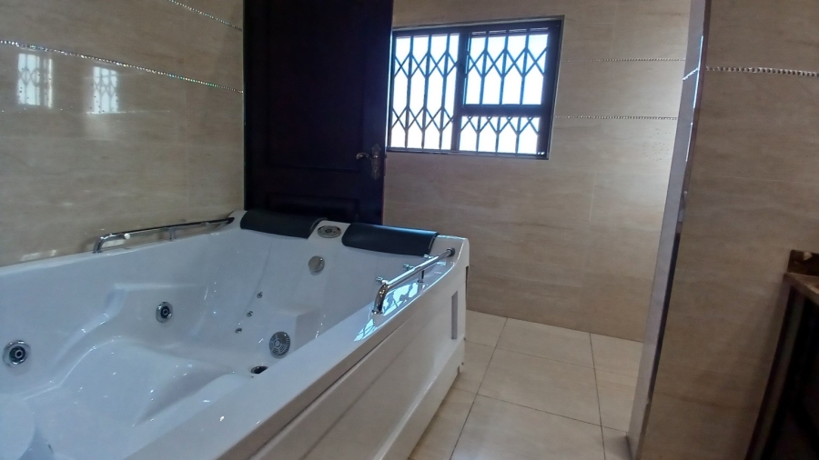 To Let 6 Bedroom Property for Rent in Oakdene Gauteng
