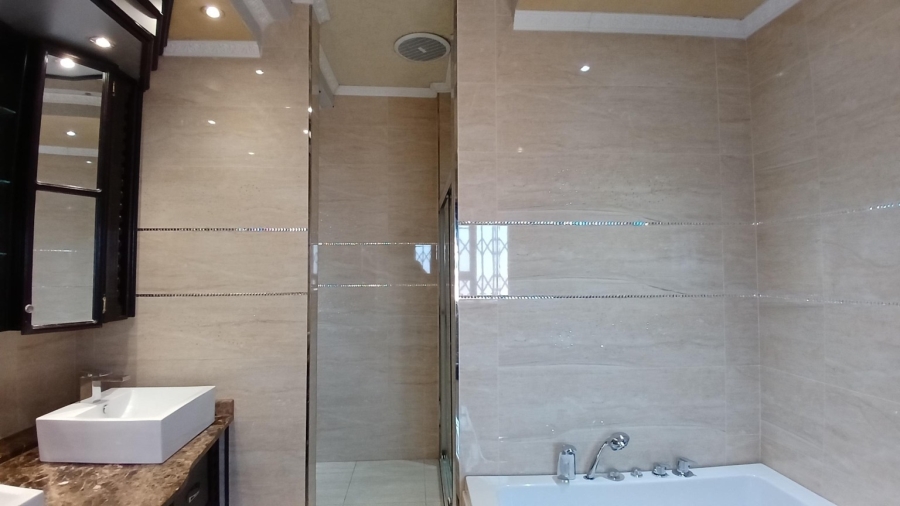 To Let 6 Bedroom Property for Rent in Oakdene Gauteng
