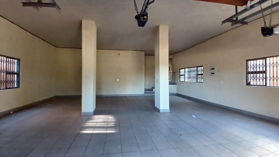 To Let 6 Bedroom Property for Rent in Oakdene Gauteng