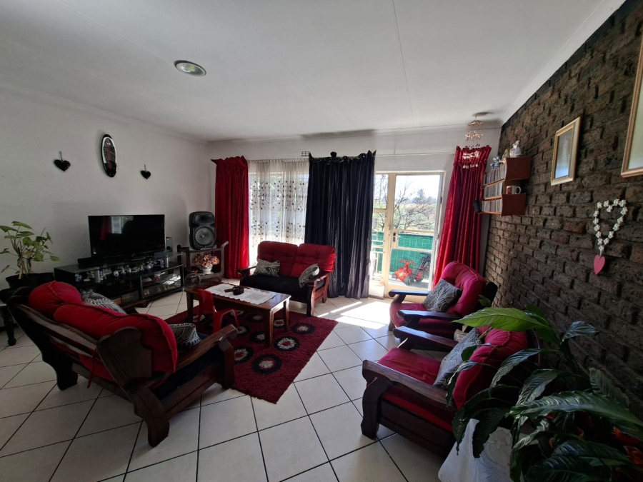 2 Bedroom Property for Sale in Lewisham Gauteng