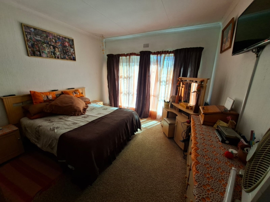 2 Bedroom Property for Sale in Lewisham Gauteng