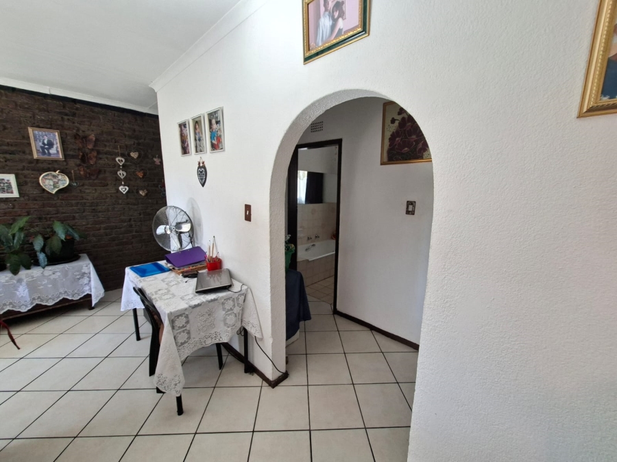 2 Bedroom Property for Sale in Lewisham Gauteng