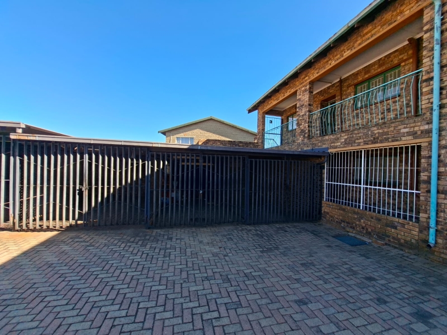2 Bedroom Property for Sale in Lewisham Gauteng