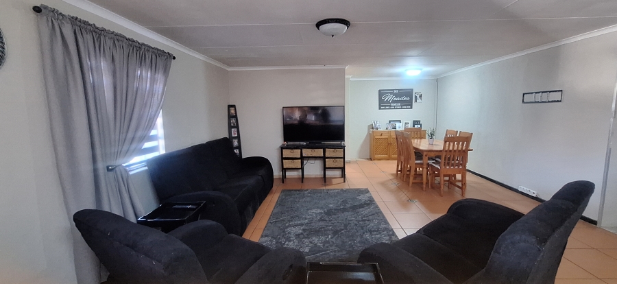 6 Bedroom Property for Sale in Wilgeheuwel Gauteng