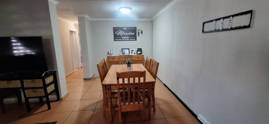 6 Bedroom Property for Sale in Wilgeheuwel Gauteng