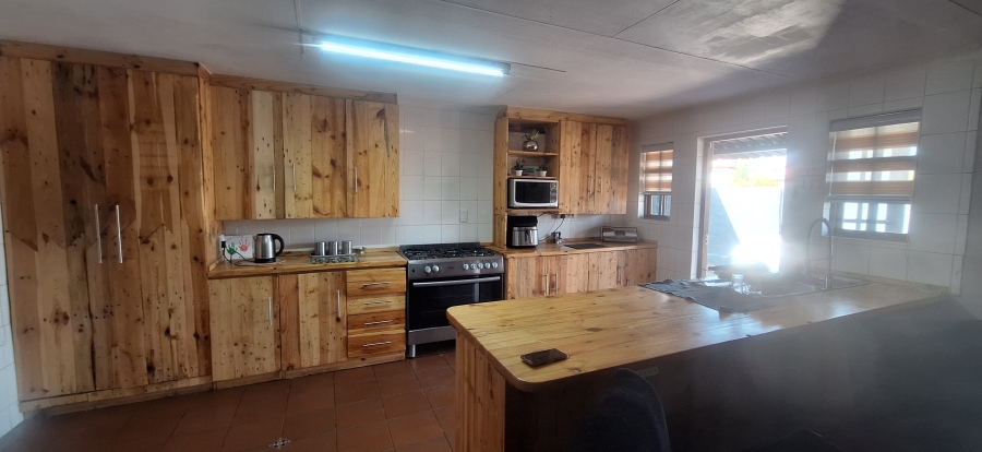 6 Bedroom Property for Sale in Wilgeheuwel Gauteng