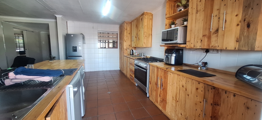 6 Bedroom Property for Sale in Wilgeheuwel Gauteng