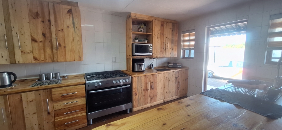 6 Bedroom Property for Sale in Wilgeheuwel Gauteng
