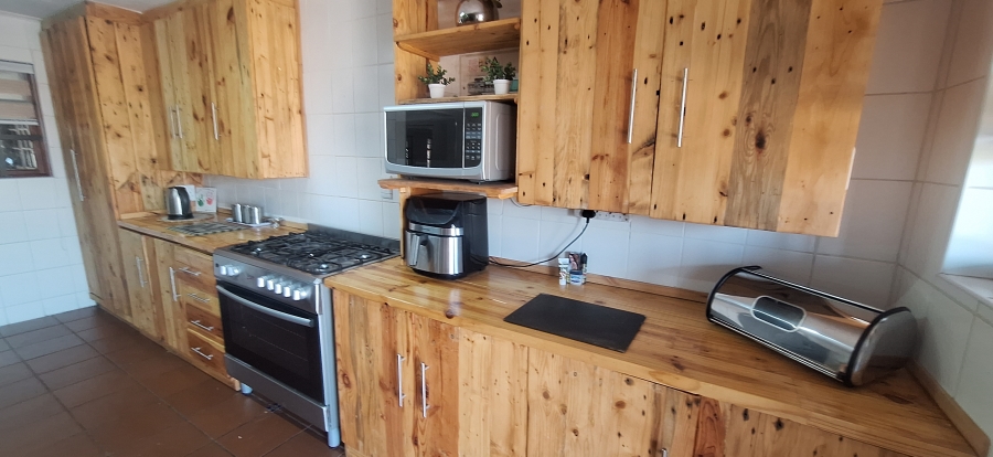 6 Bedroom Property for Sale in Wilgeheuwel Gauteng