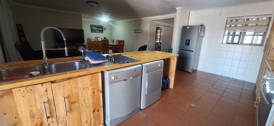 6 Bedroom Property for Sale in Wilgeheuwel Gauteng