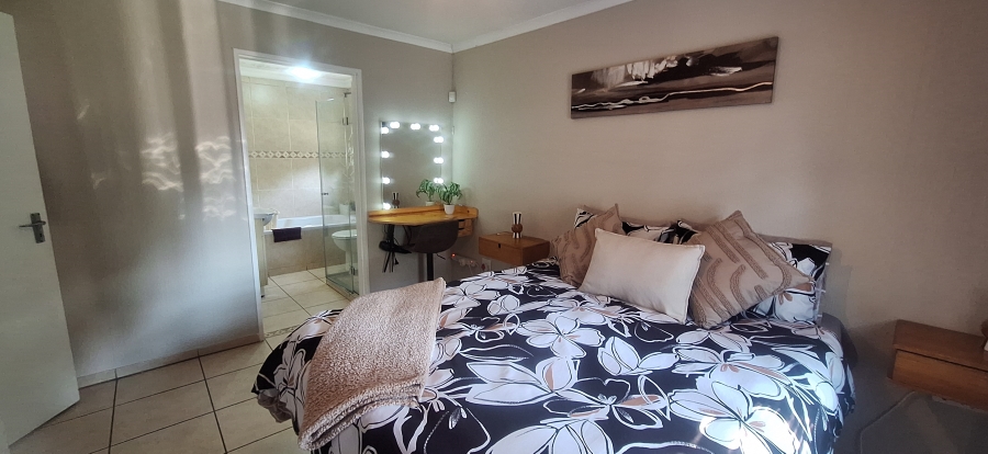6 Bedroom Property for Sale in Wilgeheuwel Gauteng