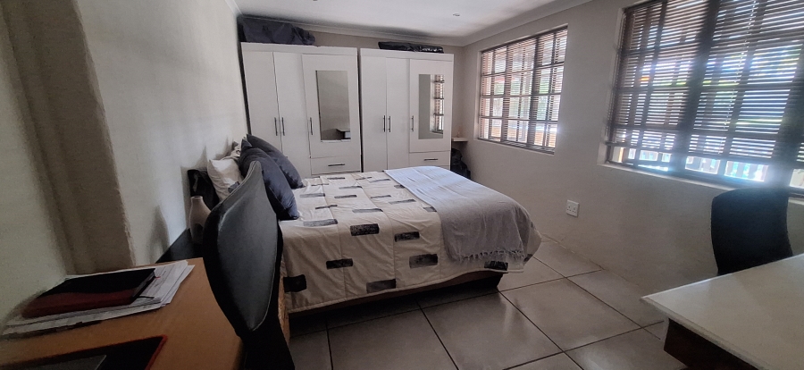 6 Bedroom Property for Sale in Wilgeheuwel Gauteng