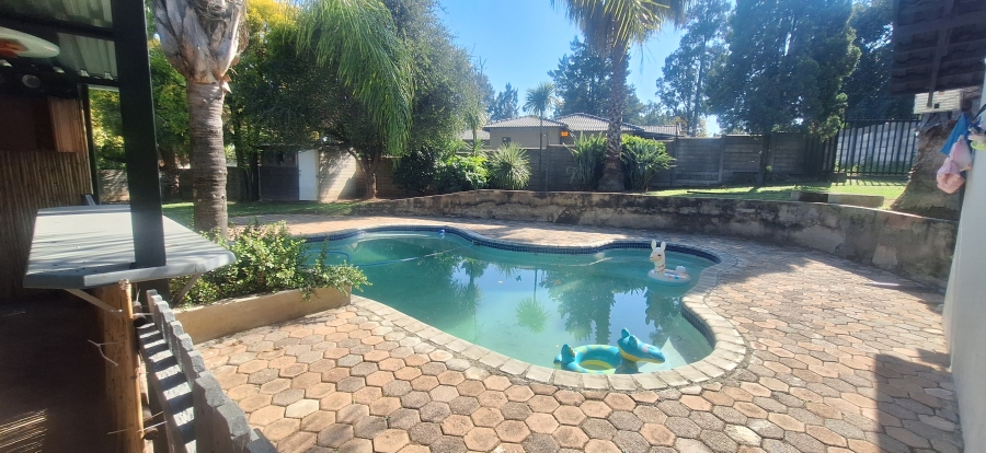 6 Bedroom Property for Sale in Wilgeheuwel Gauteng