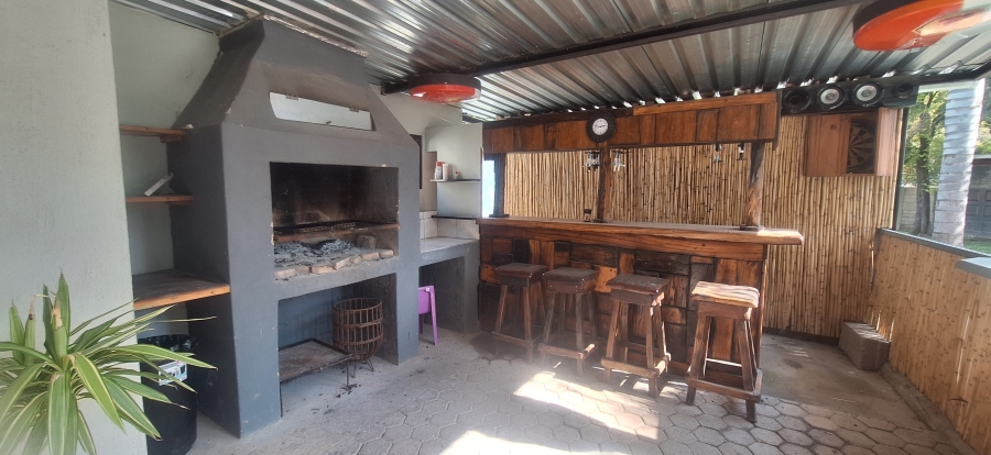 6 Bedroom Property for Sale in Wilgeheuwel Gauteng