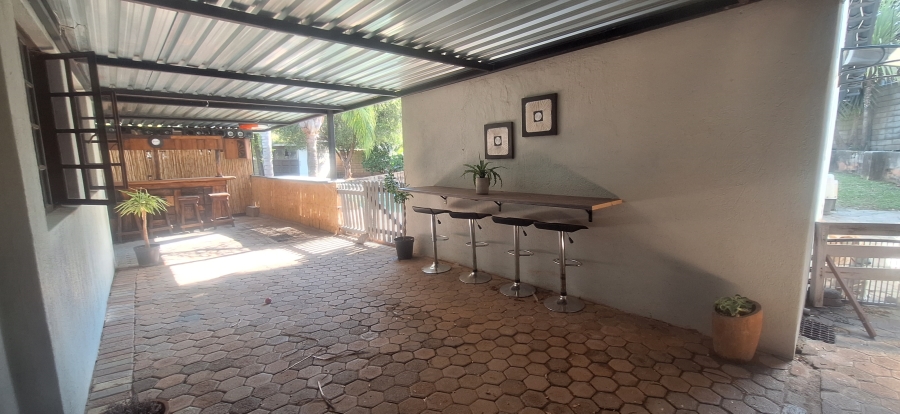 6 Bedroom Property for Sale in Wilgeheuwel Gauteng