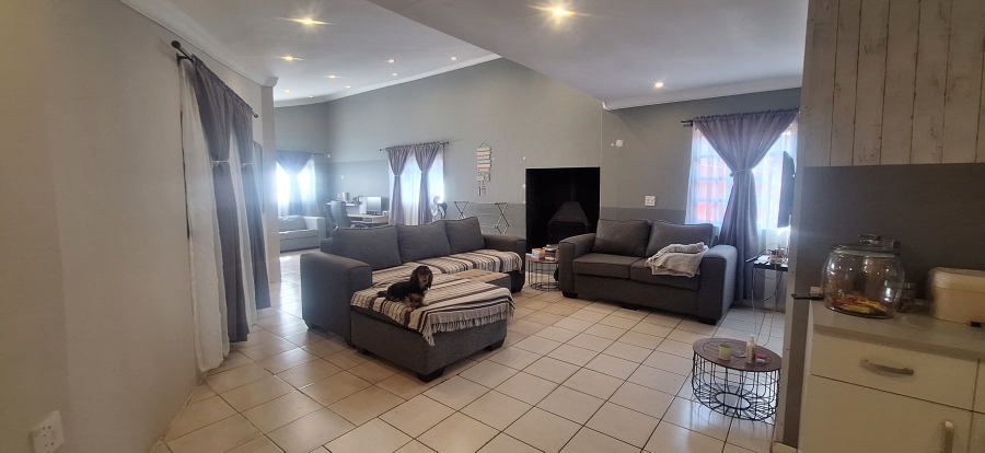 6 Bedroom Property for Sale in Wilgeheuwel Gauteng