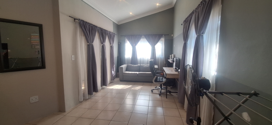 6 Bedroom Property for Sale in Wilgeheuwel Gauteng