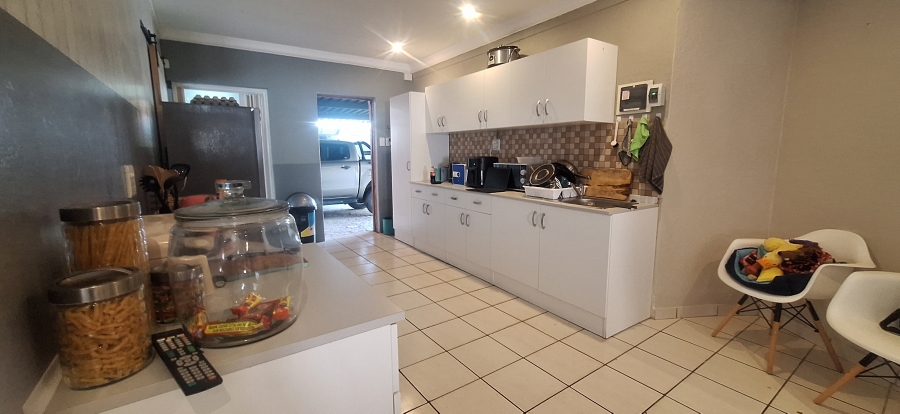 6 Bedroom Property for Sale in Wilgeheuwel Gauteng