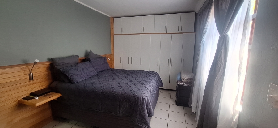6 Bedroom Property for Sale in Wilgeheuwel Gauteng