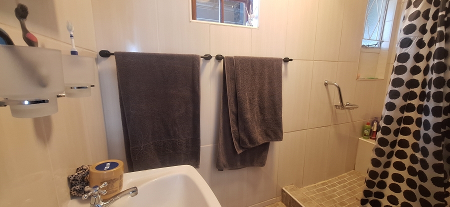 6 Bedroom Property for Sale in Wilgeheuwel Gauteng