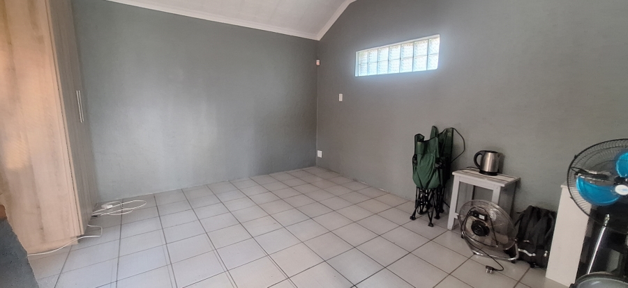 6 Bedroom Property for Sale in Wilgeheuwel Gauteng