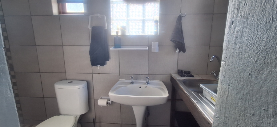 6 Bedroom Property for Sale in Wilgeheuwel Gauteng