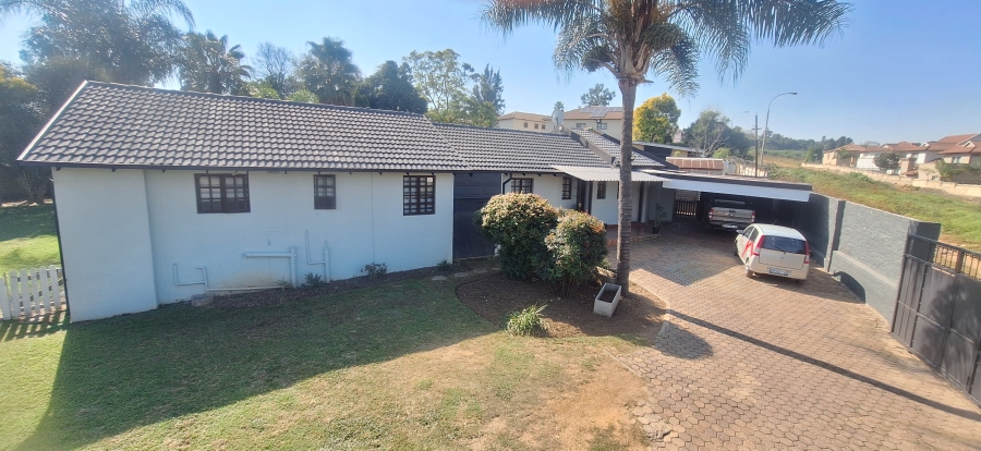 6 Bedroom Property for Sale in Wilgeheuwel Gauteng