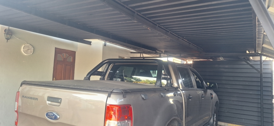 6 Bedroom Property for Sale in Wilgeheuwel Gauteng
