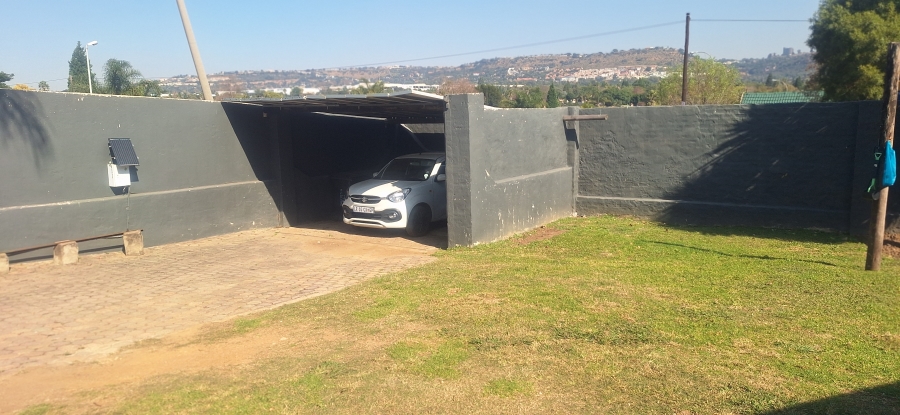 6 Bedroom Property for Sale in Wilgeheuwel Gauteng