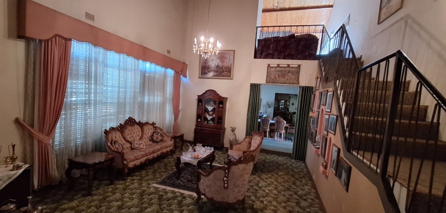 5 Bedroom Property for Sale in Mantevrede Gauteng