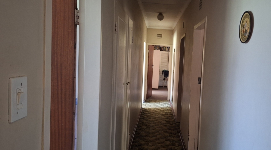 5 Bedroom Property for Sale in Mantevrede Gauteng
