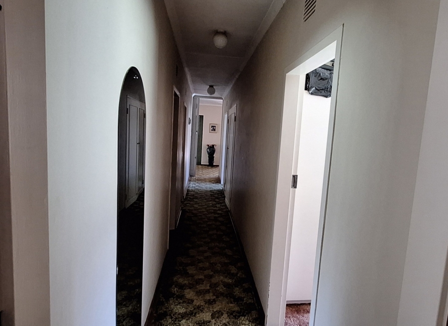 5 Bedroom Property for Sale in Mantevrede Gauteng