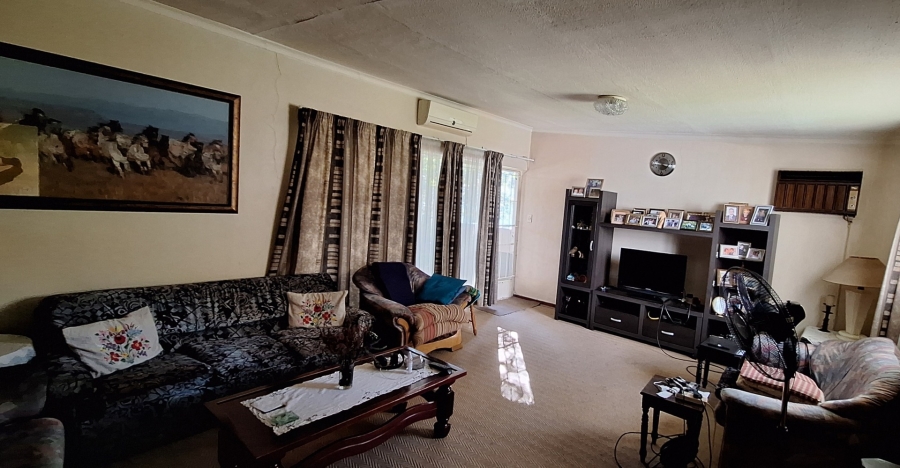5 Bedroom Property for Sale in Mantevrede Gauteng