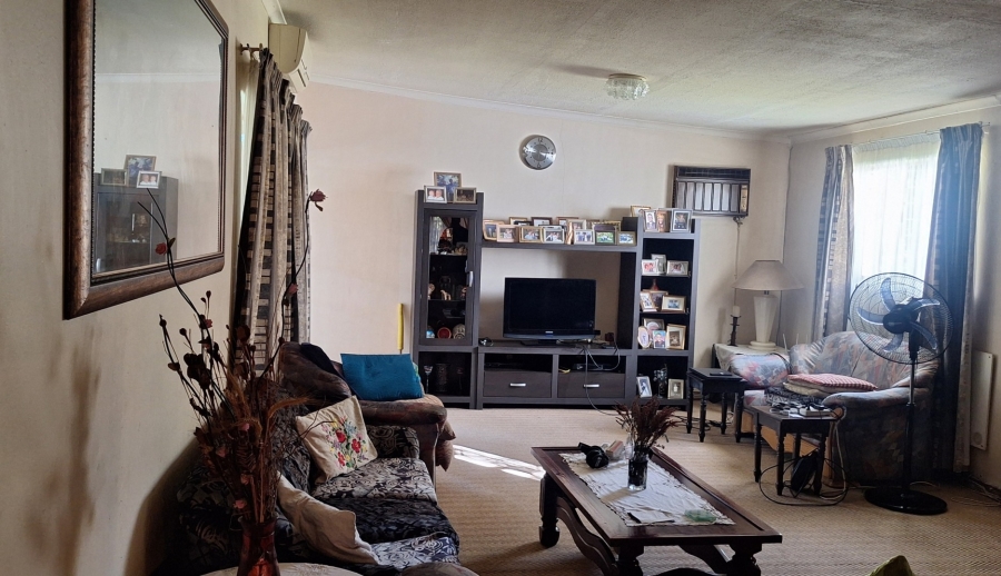 5 Bedroom Property for Sale in Mantevrede Gauteng