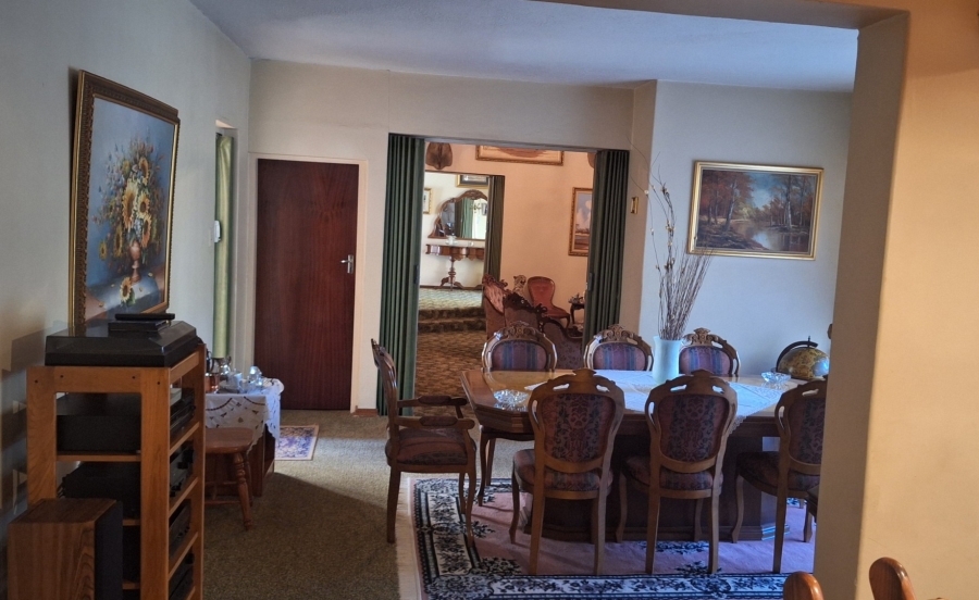 5 Bedroom Property for Sale in Mantevrede Gauteng