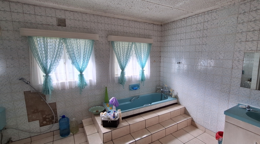 5 Bedroom Property for Sale in Mantevrede Gauteng