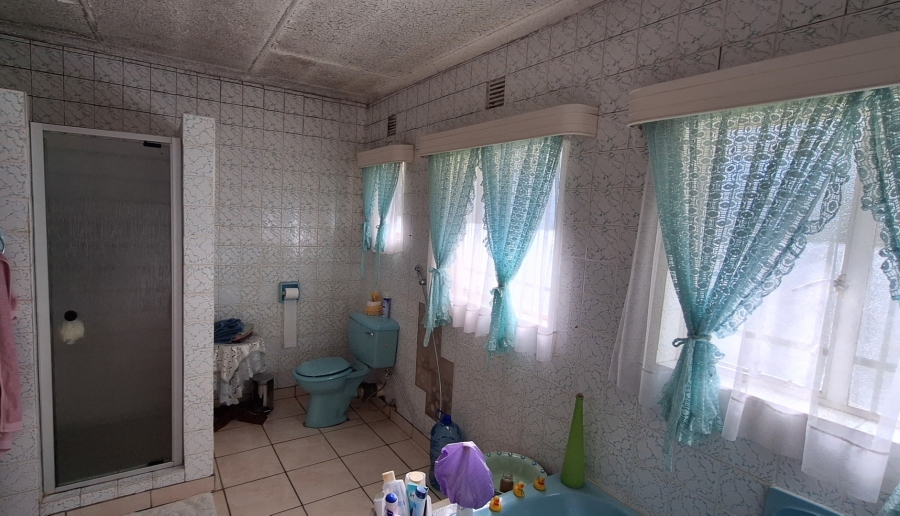 5 Bedroom Property for Sale in Mantevrede Gauteng