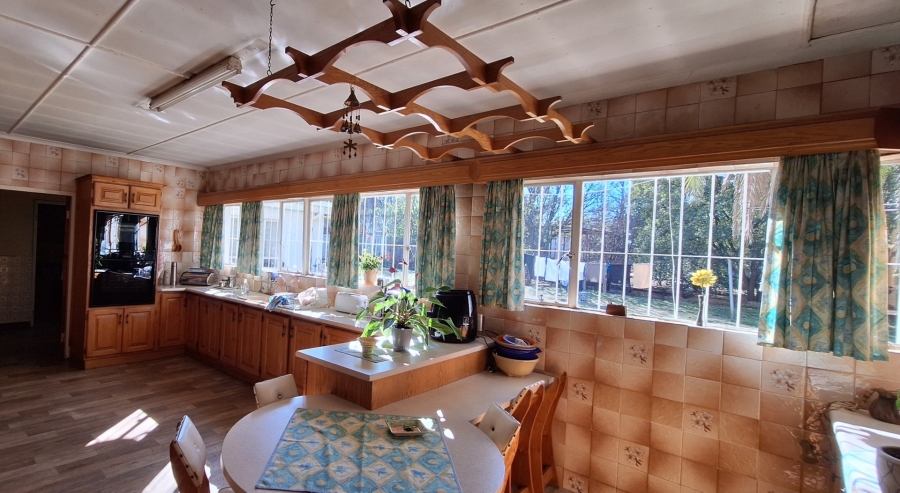 5 Bedroom Property for Sale in Mantevrede Gauteng
