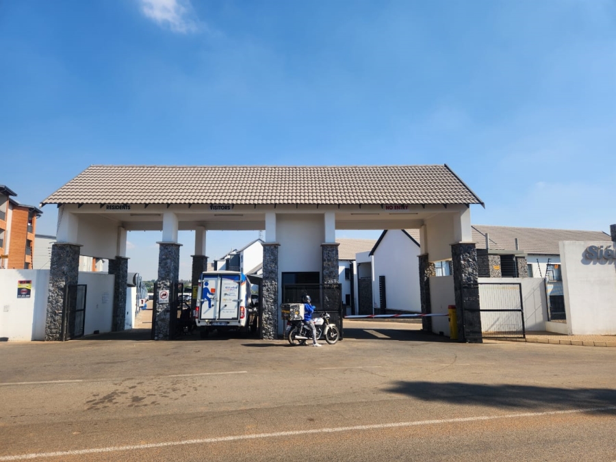 2 Bedroom Property for Sale in Glen Marais Gauteng