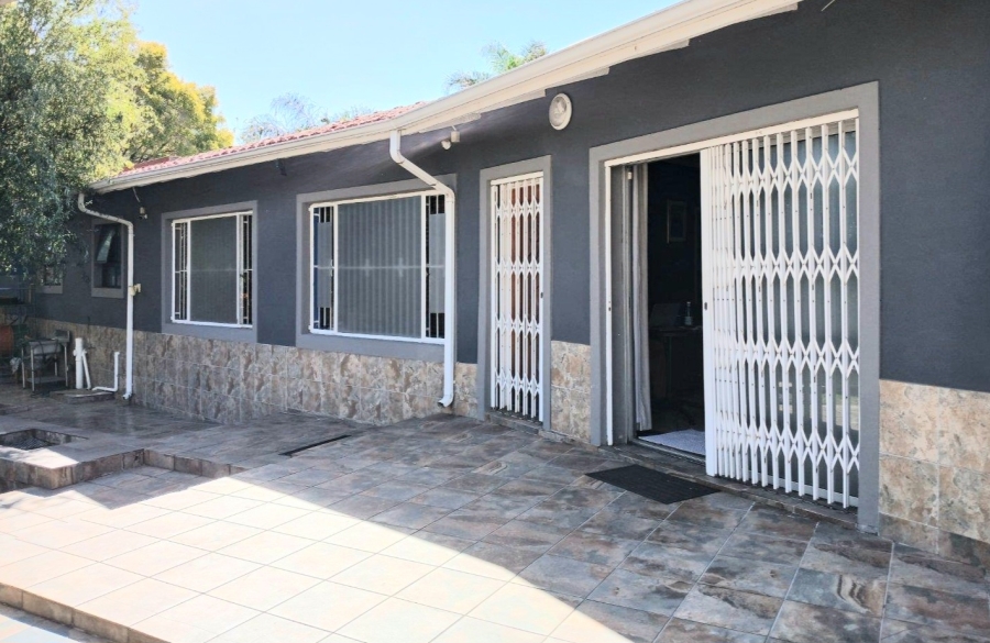 5 Bedroom Property for Sale in Edenvale Central Gauteng