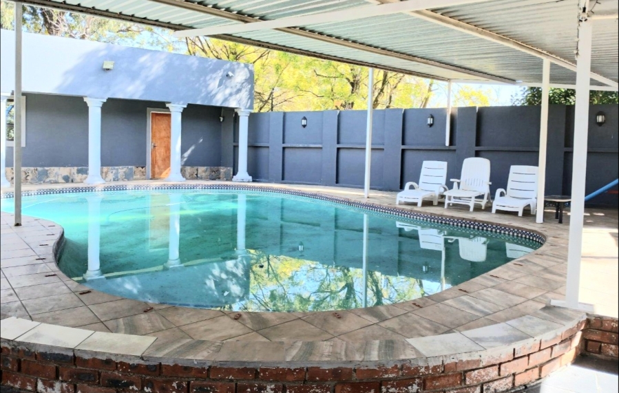 5 Bedroom Property for Sale in Edenvale Central Gauteng