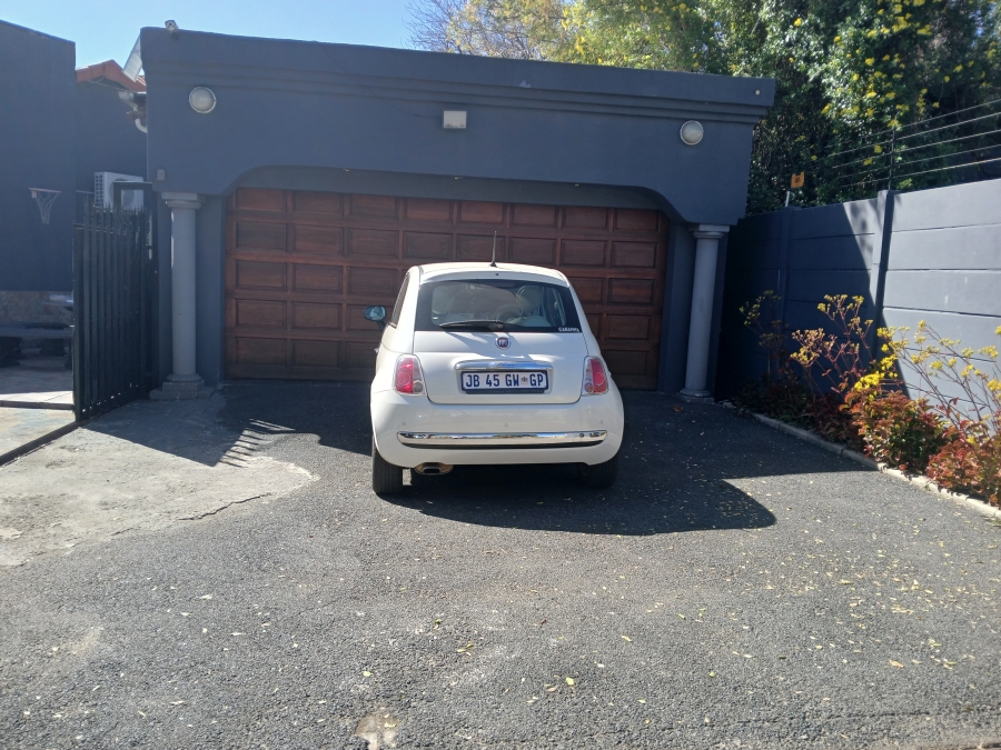 5 Bedroom Property for Sale in Edenvale Central Gauteng