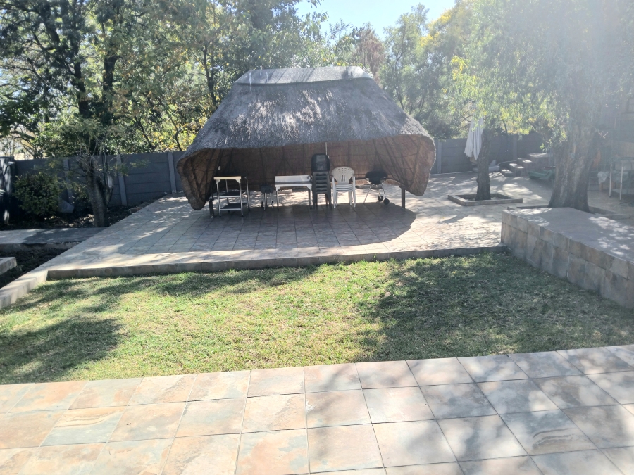 5 Bedroom Property for Sale in Edenvale Central Gauteng