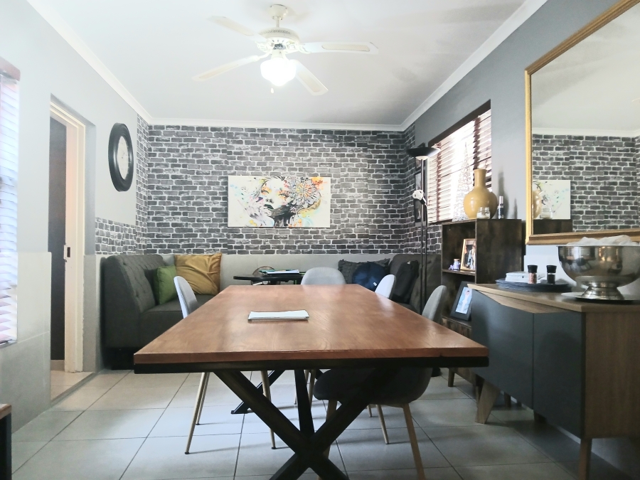 5 Bedroom Property for Sale in Edenvale Central Gauteng