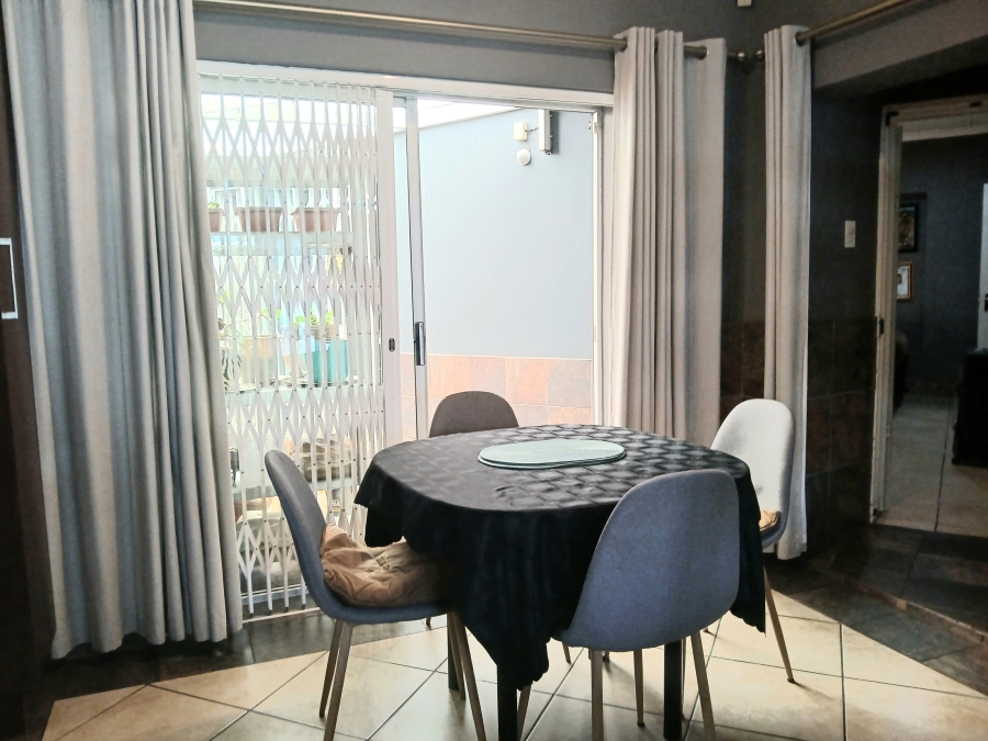 5 Bedroom Property for Sale in Edenvale Central Gauteng