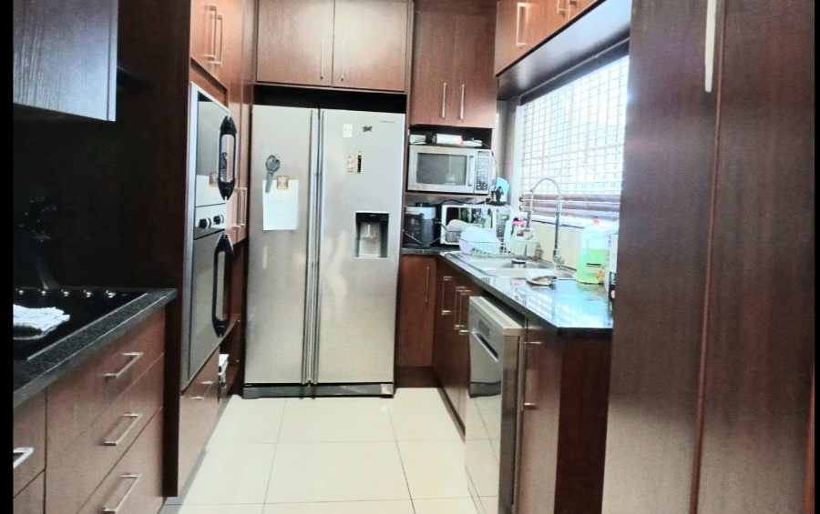 5 Bedroom Property for Sale in Edenvale Central Gauteng