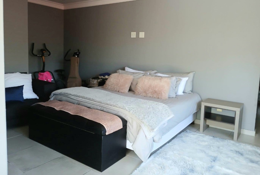 5 Bedroom Property for Sale in Edenvale Central Gauteng