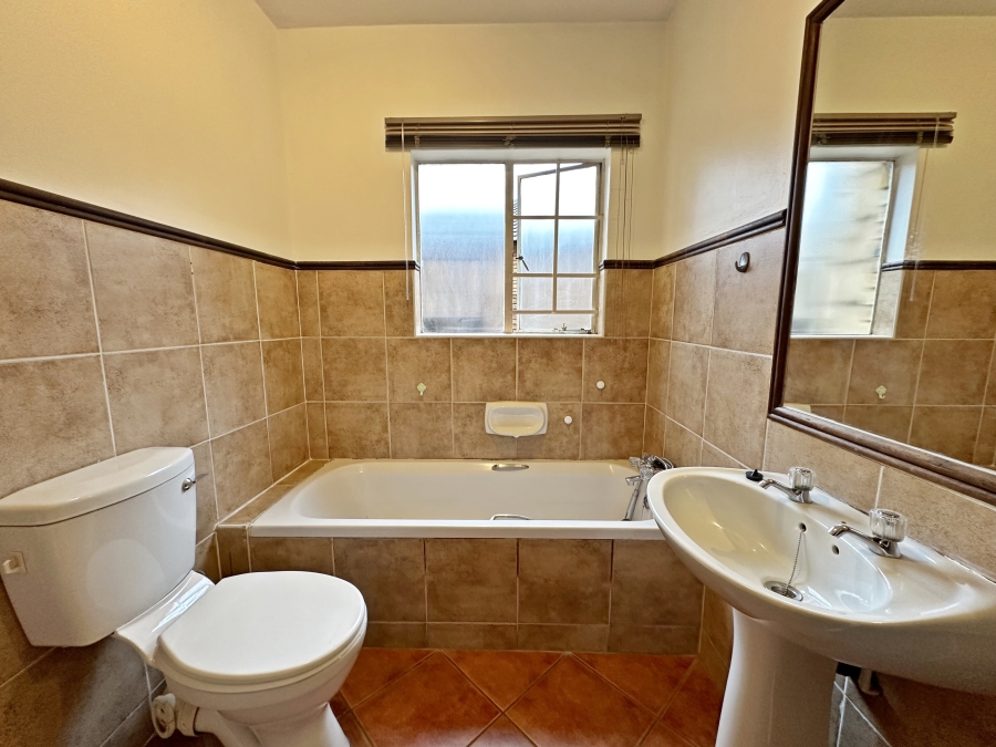 To Let 3 Bedroom Property for Rent in Eco Park Gauteng