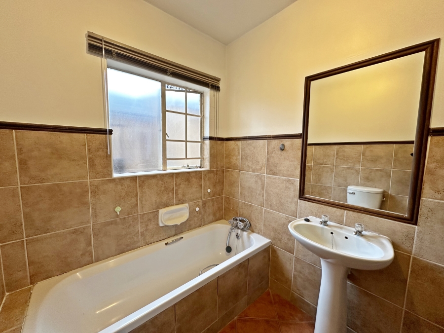 To Let 3 Bedroom Property for Rent in Eco Park Gauteng